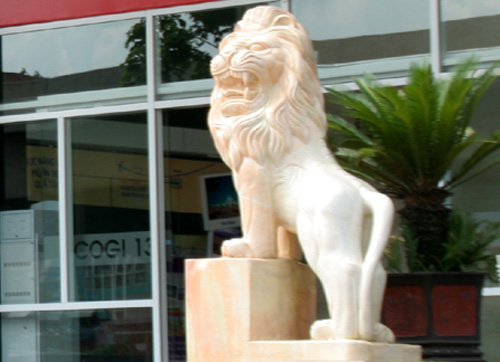 Linh vật đá vàng trấn yểm nhà đại gia