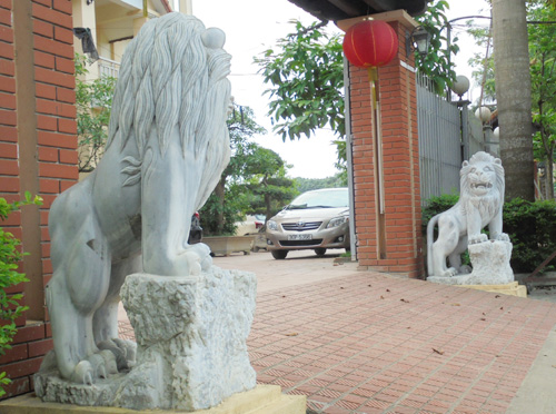 Linh vật đá vàng trấn yểm nhà đại gia