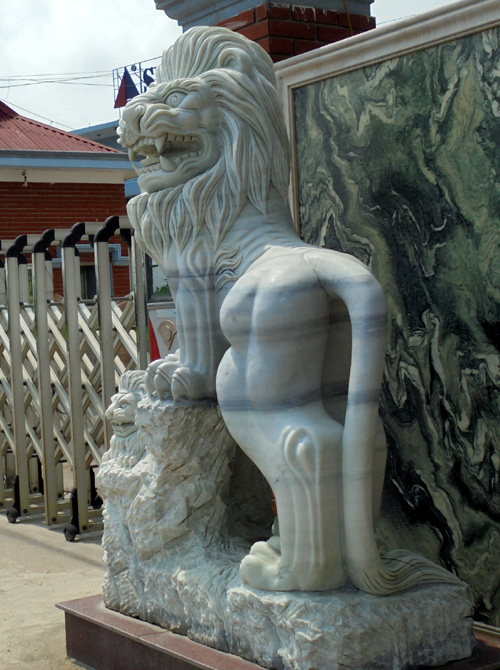 Linh vật đá vàng trấn yểm nhà đại gia