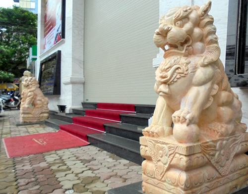 Linh vật đá vàng trấn yểm nhà đại gia