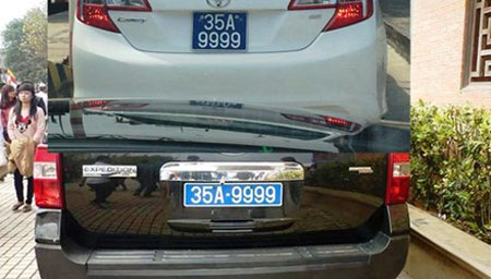 Ôtô biển xanh trùng số đẹp: Hy hữu, không hề hiếm Ôtô biển xanh trùng số đẹp: Hy hữu, không hề hiếm