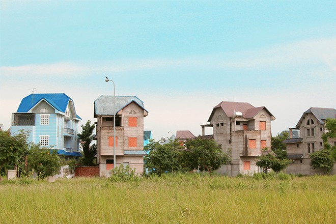 Biệt thự tiền tỷ thành nhà nuôi yến, chuồng gà giữa Sài Gòn