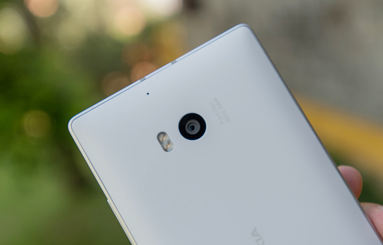 Trên tay chiếc Nokia Lumia 930 vừa về Việt Nam