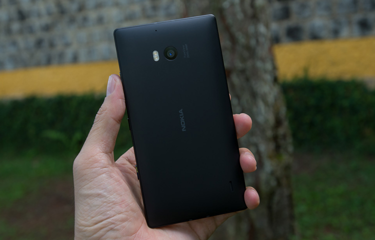 Trên tay chiếc Nokia Lumia 930 vừa về Việt Nam
