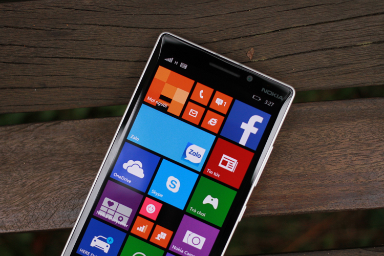 Trên tay chiếc Nokia Lumia 930 vừa về Việt Nam