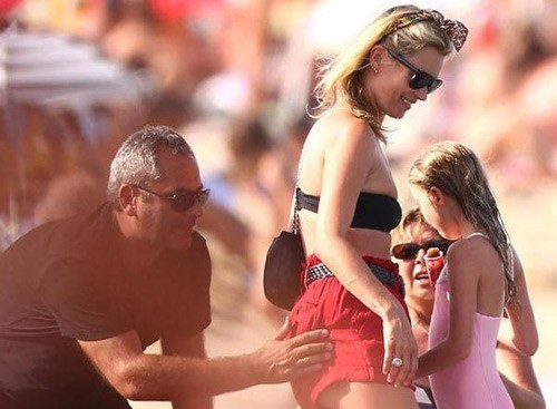 Khi các mỹ nhân làng giải trí bị lợi dụng chạm vòng 3 Khi các mỹ nhân làng giải trí bị lợi dụng chạm vòng 3