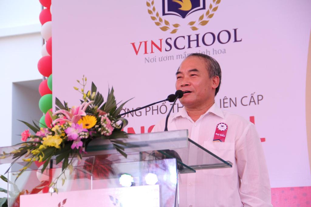 Hàng ngàn người chờ đón thời khắc Vinschool lần đầu mở cửa