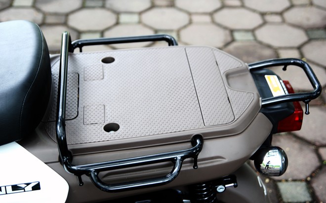 Cận cảnh xe ga phong cách lạ Honda Benly 110 tại Hà Nội