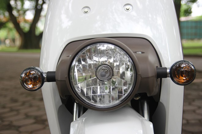 Cận cảnh xe ga phong cách lạ Honda Benly 110 tại Hà Nội