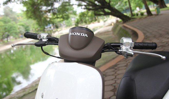 Cận cảnh xe ga phong cách lạ Honda Benly 110 tại Hà Nội