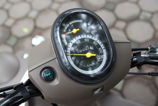 Cận cảnh xe ga phong cách lạ Honda Benly 110 tại Hà Nội