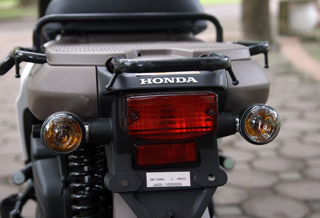Cận cảnh xe ga phong cách lạ Honda Benly 110 tại Hà Nội