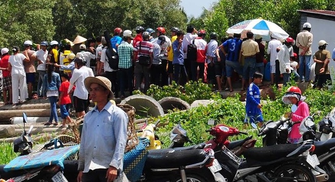 Kinh hoàng phát hiện xác người phụ nữ lạ treo trên cành cây Kinh hoàng phát hiện xác người phụ nữ lạ treo trên cành cây