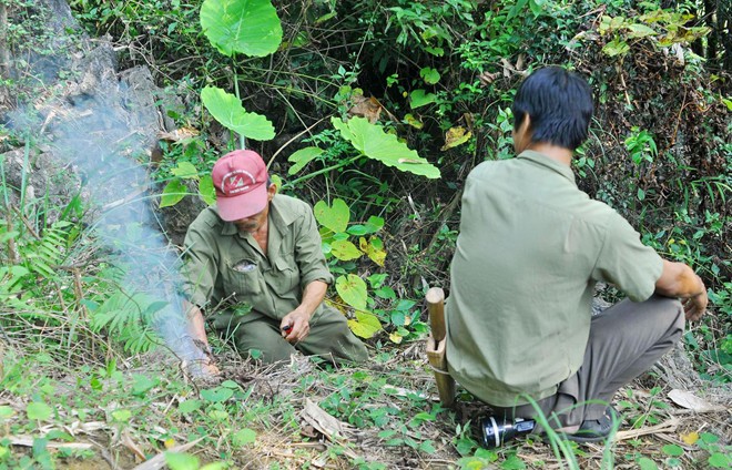 Quan tài không đáy trên đỉnh núi Ba Tổng