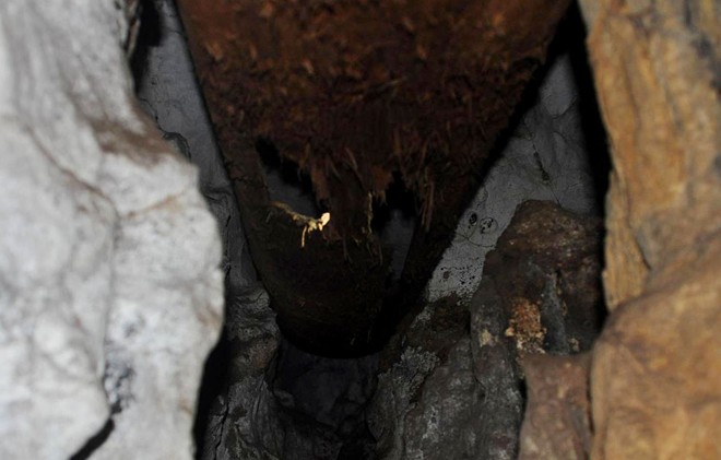 Quan tài không đáy trên đỉnh núi Ba Tổng