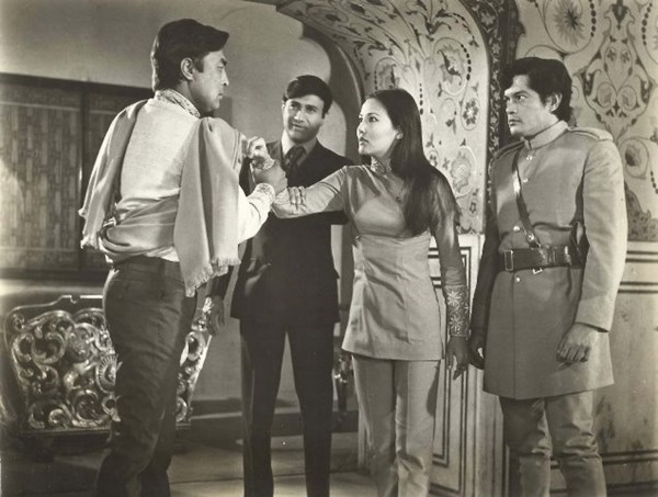 Ngắm lại chân dung của minh tinh Thẩm Thúy Hằng, Kiều Chinh