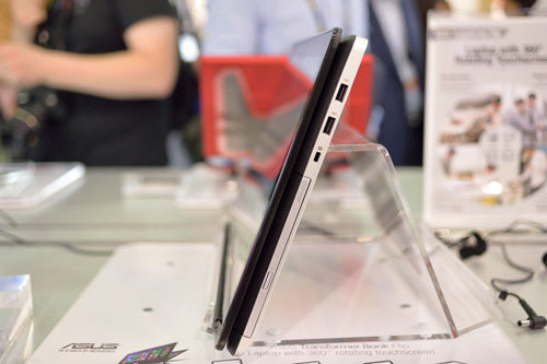 ASUS ra mắt laptop dùng màn hình xoay 360 độ