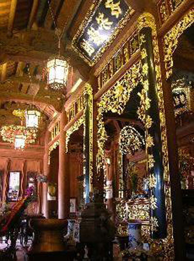 Sững sờ nhà giàu Việt Nam mang đống vàng ra dát nhà