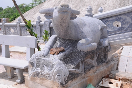 Đại gia Yên Bái: Xẻ núi xây mộ đá 15 tỷ