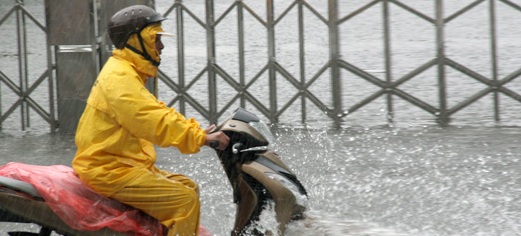 5 bước cần làm ngay khi xe máy bị ngập nước