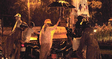 5 bước cần làm ngay khi xe máy bị ngập nước