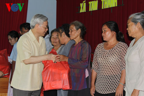 Tổng Bí thư ra thăm đảo Phú Quý, tỉnh Bình Thuận Tổng Bí thư ra thăm đảo Phú Quý, tỉnh Bình Thuận