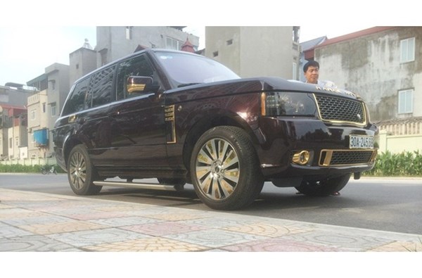 Đại gia sở hữu đôi siêu xe mạ vàng 24K