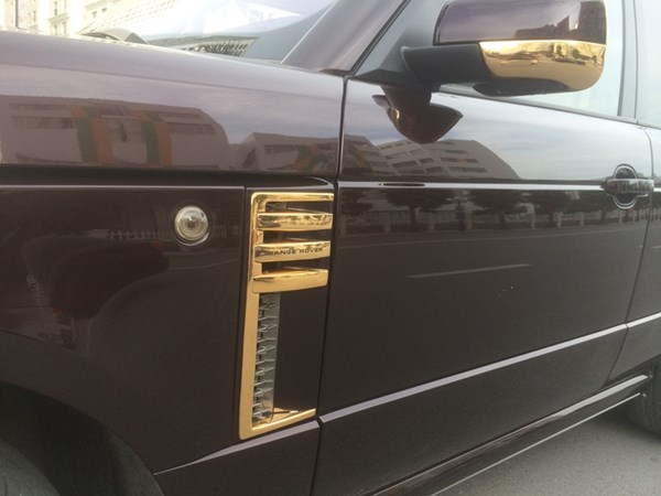 Đại gia sở hữu đôi siêu xe mạ vàng 24K