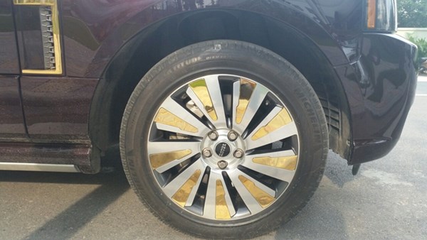 Đại gia sở hữu đôi siêu xe mạ vàng 24K