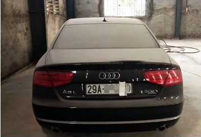 Thừa tiền, đại gia Hà Nội vứt bỏ Audi A8L 4 tỷ