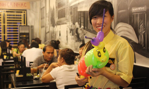 Tiếp viên hàng không bán bún phủ nhận thu nhập 1,5-2 tỷ/tháng