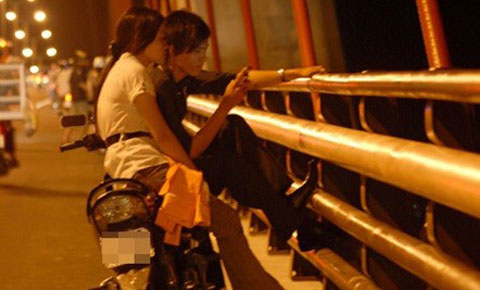 Những tai nạn oái oăm khi đôi trẻ hẹn hò nơi vắng vẻ Những tai nạn oái oăm khi đôi trẻ hẹn hò nơi vắng vẻ