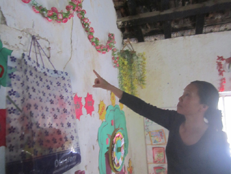 Cô trò hoang mang vừa học vừa lo... trường sập