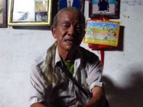 “Dị nhân” đạp xe trăm cây số không biết mệt, 20 năm không cắt tóc