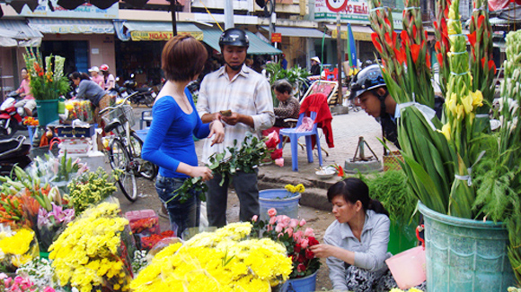Nhiều mặt hàng tăng giá dịp Rằm tháng bảy