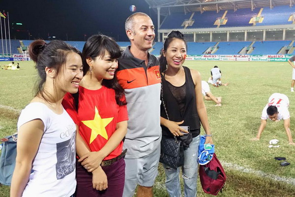 HLV ngoại của U19 Việt Nam xin gia nhập quốc tịch Việt Nam