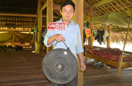 “Duyên” cổ vật của người nông dân đào được kho báu khi bẫy chuột “Duyên” cổ vật của người nông dân đào được kho báu khi bẫy chuột