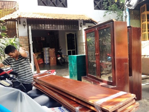 Nghệ sỹ Chánh Tín dọn đồ, trả nhà cho ngân hàng