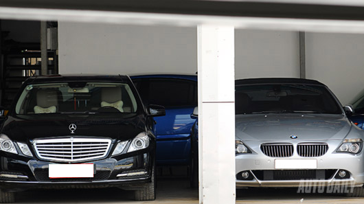 Mua xe sang cũ với “giá bèo” tại Việt Nam