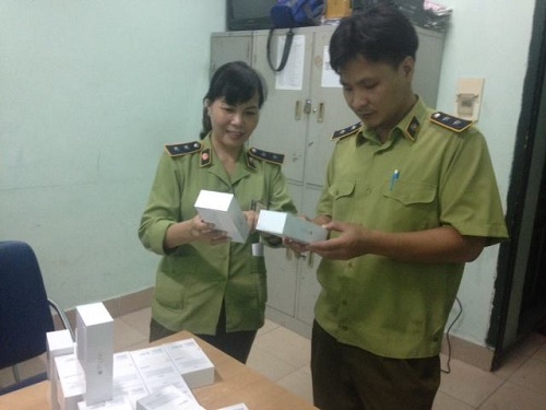 Lô iPhone 6 trị giá 500 triệu đồng bị bắt giữ tại Hà Nội Lô iPhone 6 trị giá 500 triệu đồng bị bắt giữ tại Hà Nội