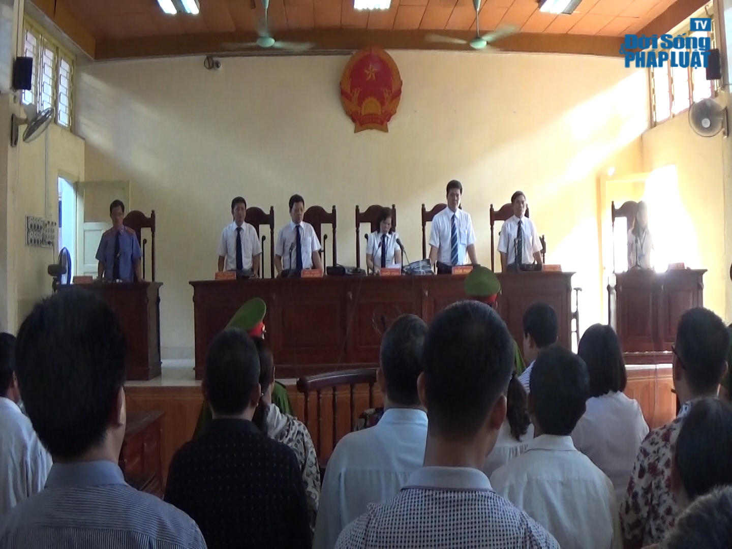 Hoãn phiên tòa xét xử hung thủ vụ án oan 10 năm