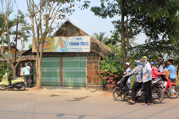 Mối tình ngang trái và đám tang không nước mắt