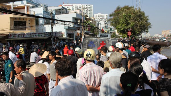 TP.HCM: phát hiện thi thể dưới chân cầu TP.HCM: phát hiện thi thể dưới chân cầu