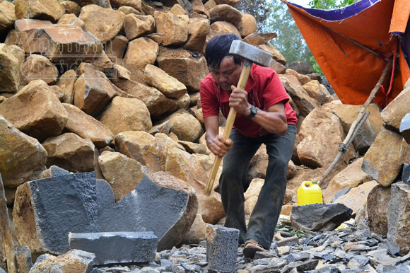 Tai nạn rình rập ở các bãi chẻ đá không phép