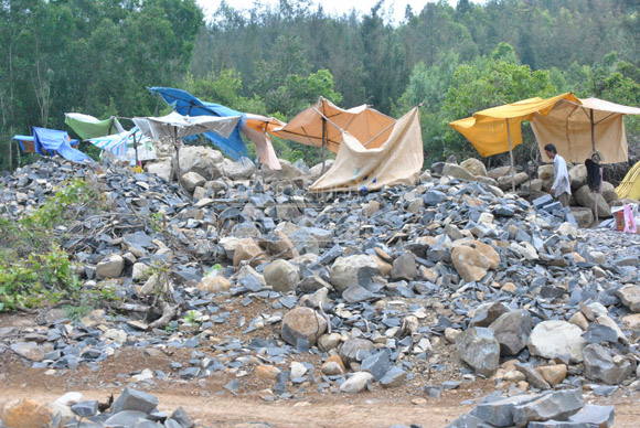 Tai nạn rình rập ở các bãi chẻ đá không phép