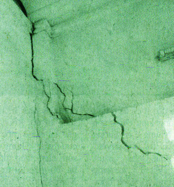 Mất nhà vì tin lời thầy bói phán dưới đất có hũ vàng lớn Mất nhà vì tin lời thầy bói phán dưới đất có hũ vàng lớn