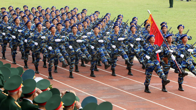 Vòng tay thép trên biển