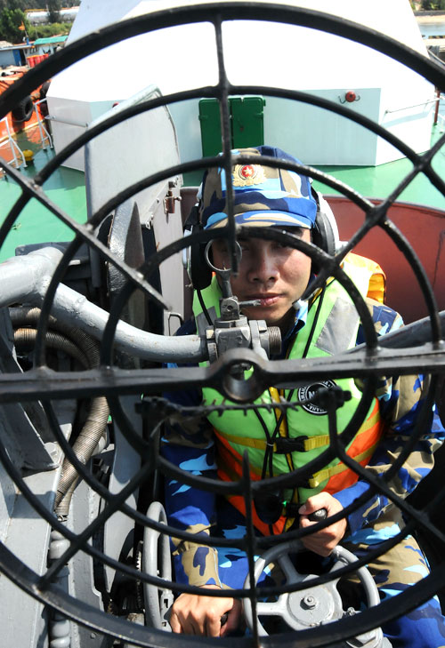 Vòng tay thép trên biển