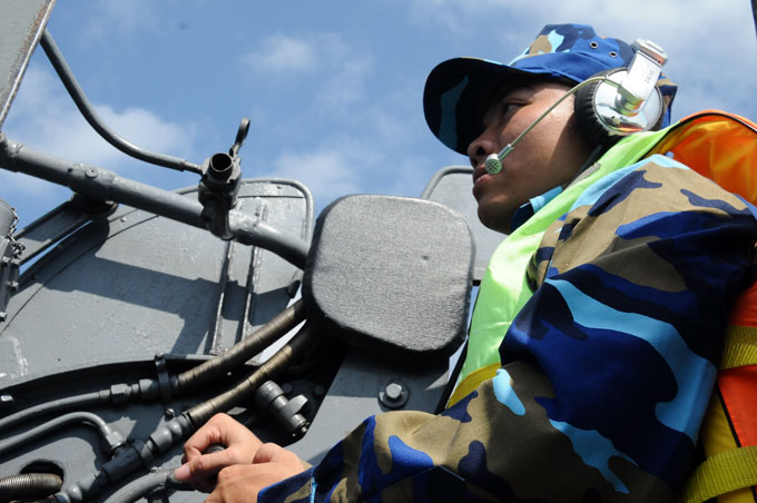 Vòng tay thép trên biển