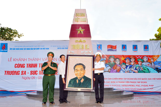 Hoành tráng tranh gốm “Trường Sa – Sức mạnh Việt Nam”